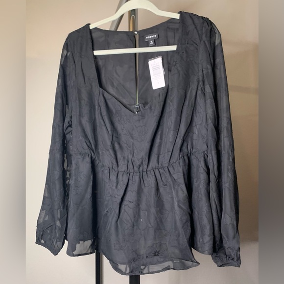 NWT TORRID Blk Puff Sleeve Top - Picture 2 of 6